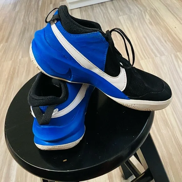 Nike kids Basketball shoes.Hustle D10CW6735.US 6.5.Black and blue.good condition - Picture 2 of 6